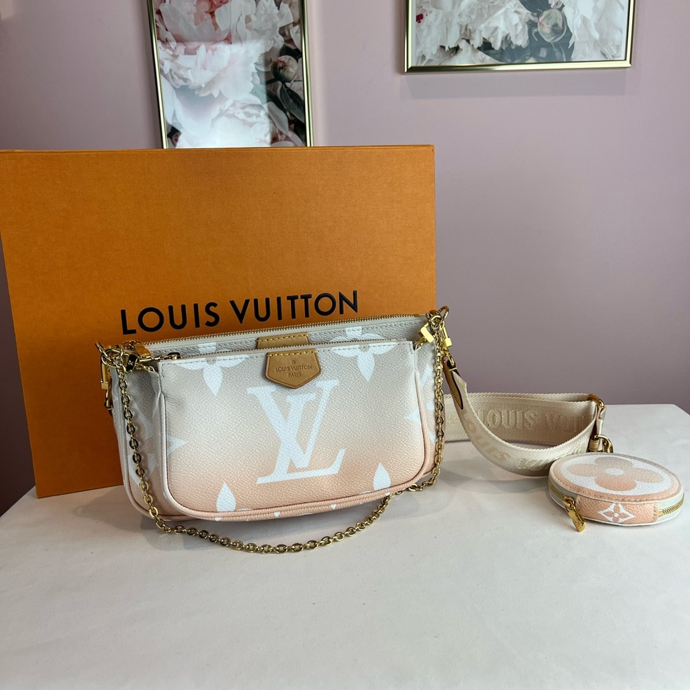 LOUIS VUITTON 2021 Monogram Giant By The Pool Multi-Pochette Accessoires